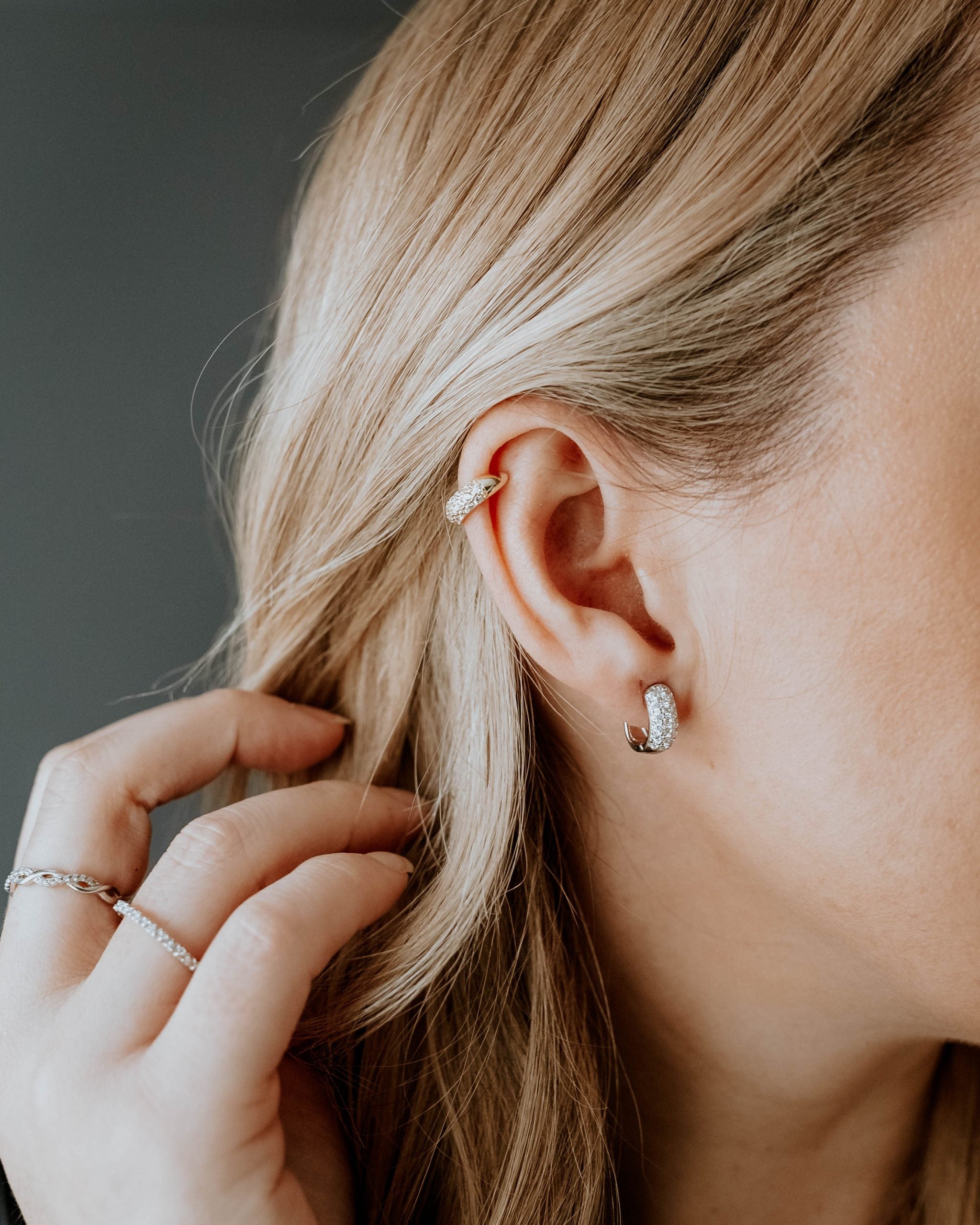 Les boucles d’oreilles LUNA