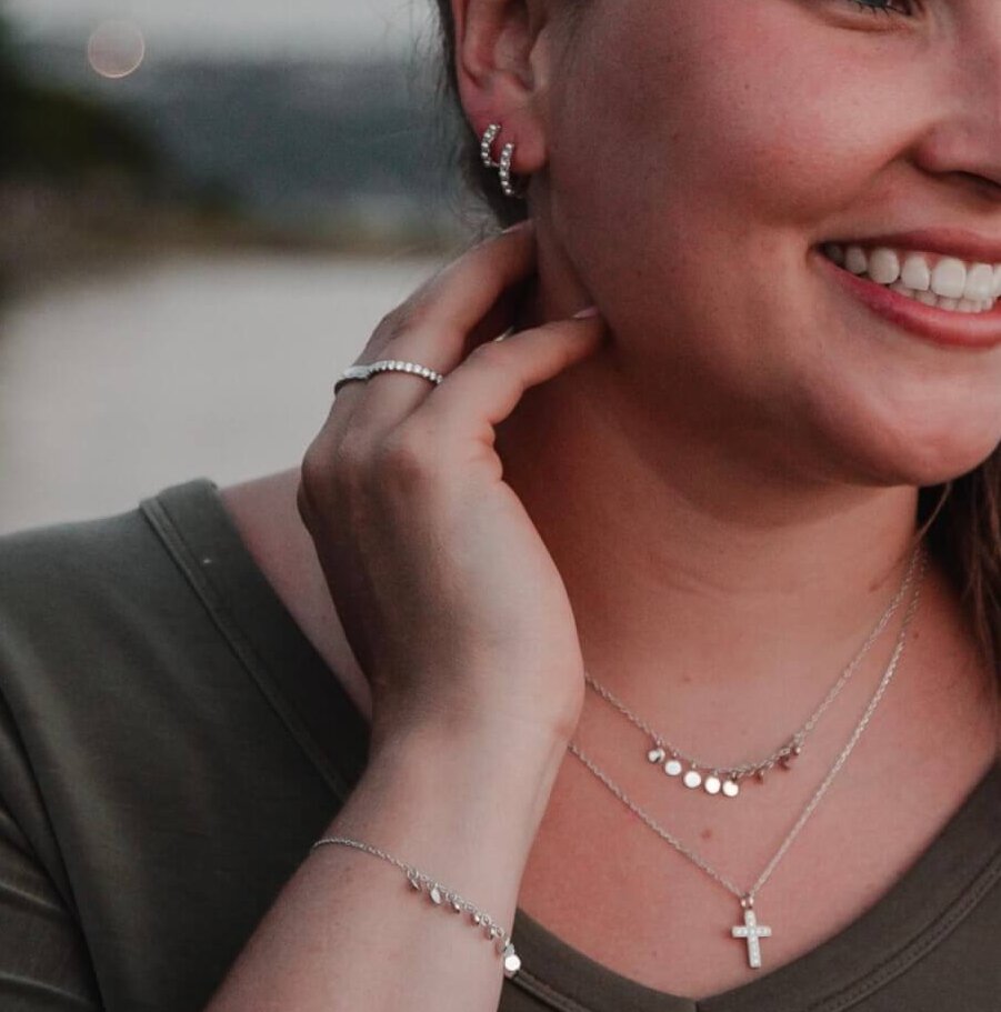 Les boucles d’oreilles SUZANNE