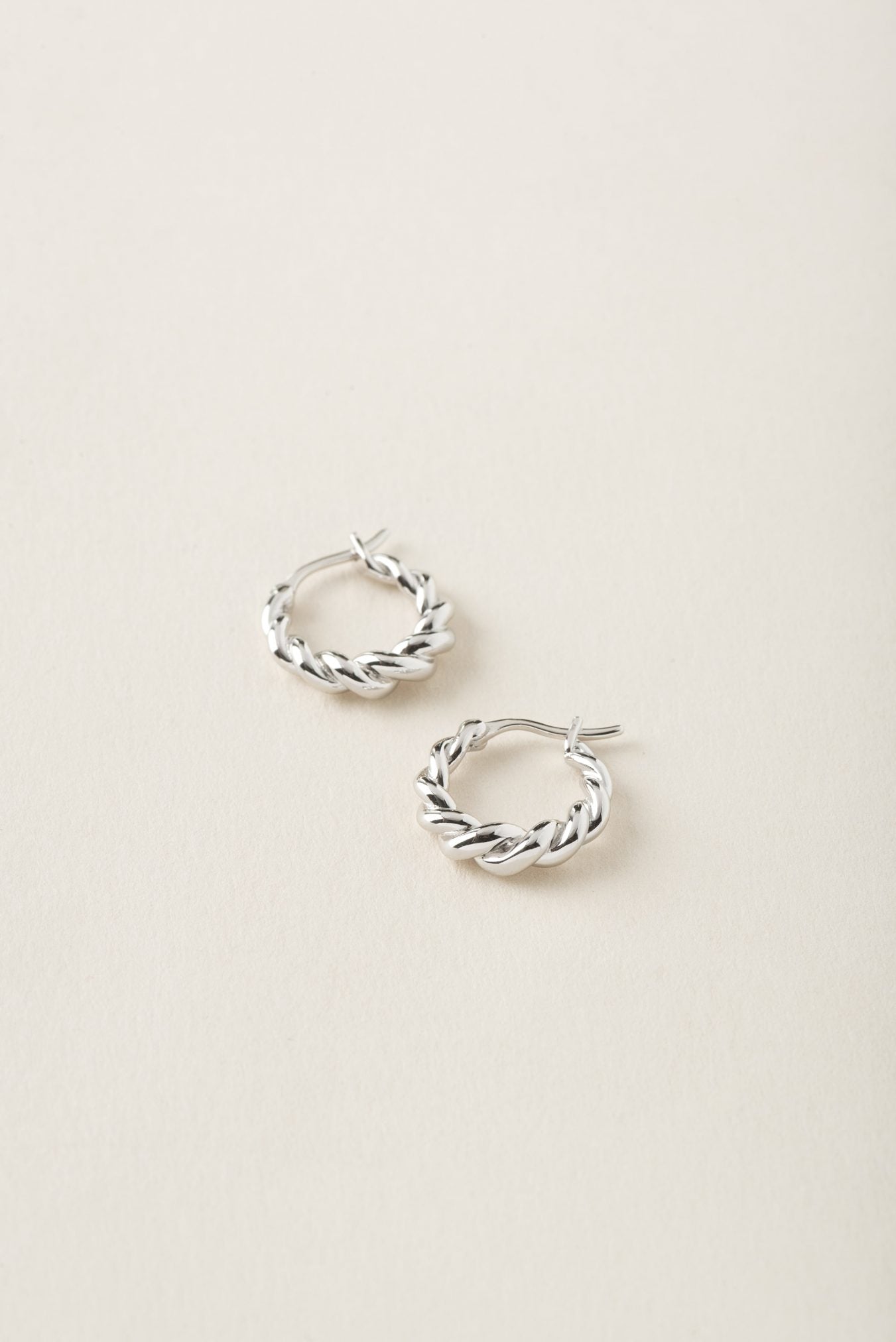 Les boucles d’oreilles FIERCE